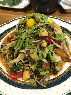 ส้มตำแม่มด