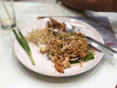 ราดหน้าพาราเมาท์ ยศเส