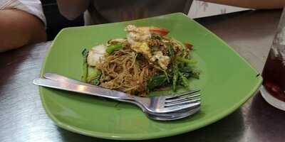 ราดหน้าพาราเมาท์ ยศเส