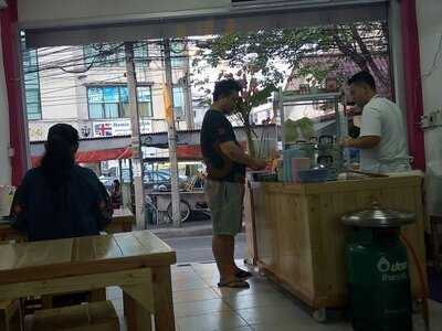 ข้าวมันไก่ไร่ชมพู่