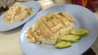 ข้าวมันไก่ไร่ชมพู่