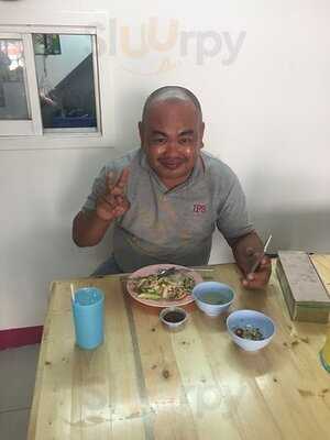 ข้าวมันไก่ไร่ชมพู่