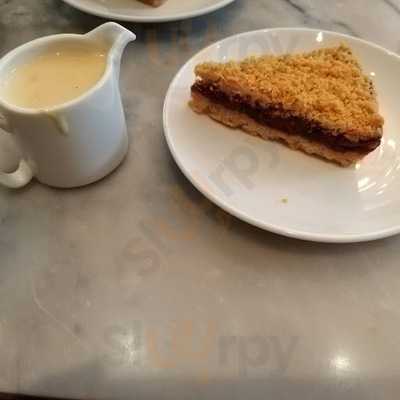 เกรฮาวด์ คาเฟ่ สาขา เดอะคริสตัล