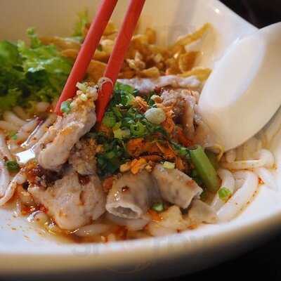 ร้านก๋วยเตี๋ยว 1000 เส้น (พันเส้น)