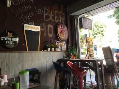 M & J Restaurant & Bar