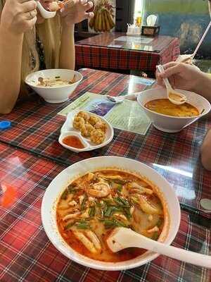 หลากเส้นหลายรส