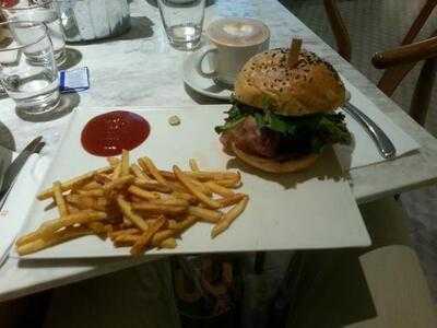 Taper Restaurant And Bar