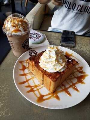 Tom N Toms Coffee - Gateway Ekamai