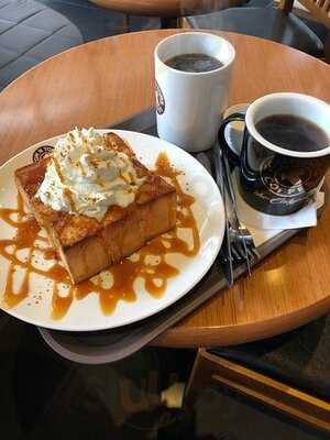 Tom N Toms Coffee - Gateway Ekamai