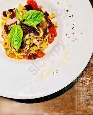 Damn Licious Cafe & Bistro