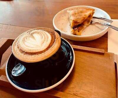 Damn Licious Cafe & Bistro