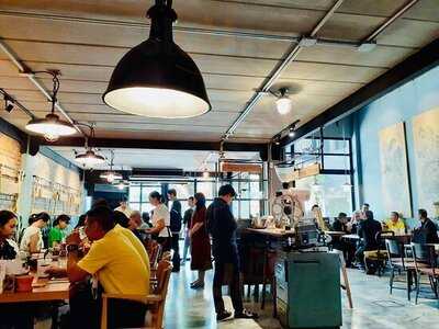 Damn Licious Cafe & Bistro