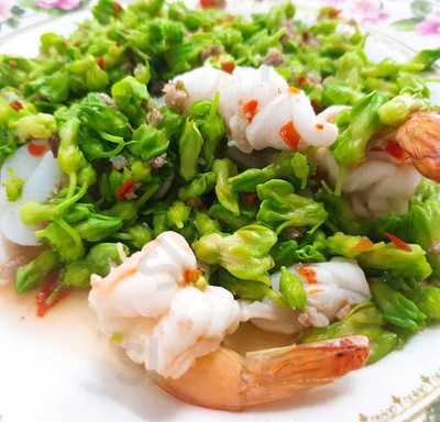 เจ๊ศรี เจ้าตำรับยำผักกระเฉด