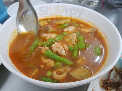 เจ๊ศรี เจ้าตำรับยำผักกระเฉด