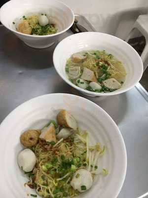 ก๋วยเตี๋ยวลูกชิ้นปลาเจริญกรุง 18