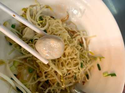 ก๋วยเตี๋ยวลูกชิ้นปลาเจริญกรุง 18