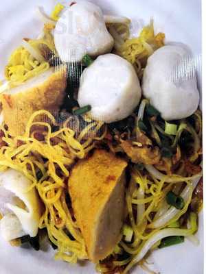 ก๋วยเตี๋ยวลูกชิ้นปลาเจริญกรุง 18