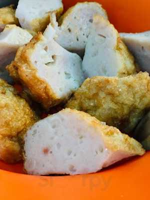 ก๋วยเตี๋ยวลูกชิ้นปลาเจริญกรุง 18