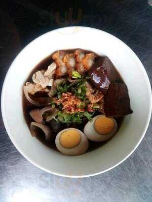 ก๋วยจั๊บแม่ภัทรา แอนด์ แม่วรรณา