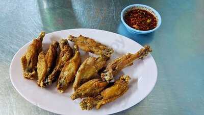 เจ้ฮ้ง ก๋วยเตี๋ยวคั่วไก่วรจักร