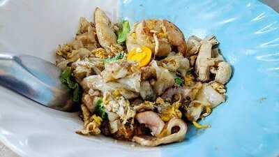 เจ้ฮ้ง ก๋วยเตี๋ยวคั่วไก่วรจักร