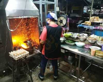 เจ้ฮ้ง ก๋วยเตี๋ยวคั่วไก่วรจักร