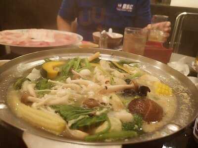 เอ็มเค เรสโตรองต์ - อนุสาวรีย์ชัยสมรภูมิ