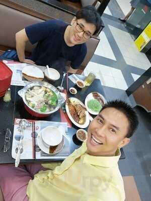 เอ็มเค เรสโตรองต์ - อนุสาวรีย์ชัยสมรภูมิ