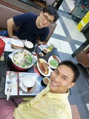 เอ็มเค เรสโตรองต์ - อนุสาวรีย์ชัยสมรภูมิ