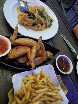 Lucky Shot Thai Food And Pool