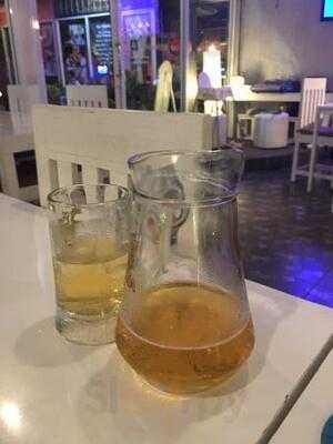 เดอะกลาสรูมไลฟ์มิวสิคแอนด์เรสเตอรองท์