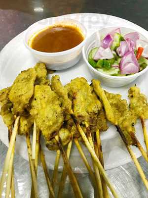 ร้านอาหาร หมูสะเต๊ะเมืองทอง 1