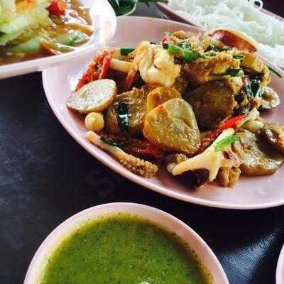 ร้านอาหาร ส้มตำเมืองทอง