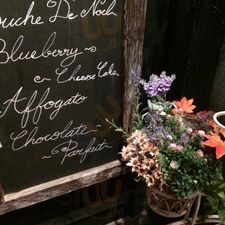 เดอะเฟบูลัสบาร์ดิสเสิร์ทคาเฟ่