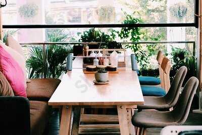 Uncle Jo Cafe And Roof Bar