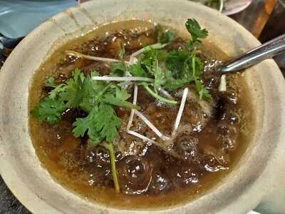 เฮียตือหูฉลามลาม