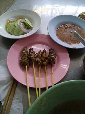 ร้านก๋วยเตี๋ยวเนื้อวัดดงมูลเหล็ก