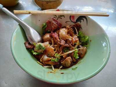 ร้านก๋วยเตี๋ยวเนื้อวัดดงมูลเหล็ก