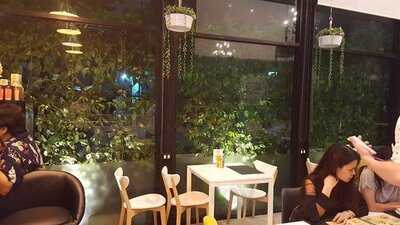 Garden 52 Craft Beer & Bistro