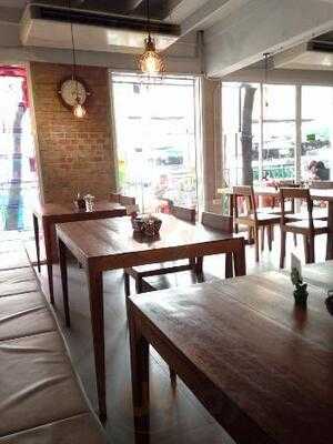 ห้องอาหาร ชวนอร่อย