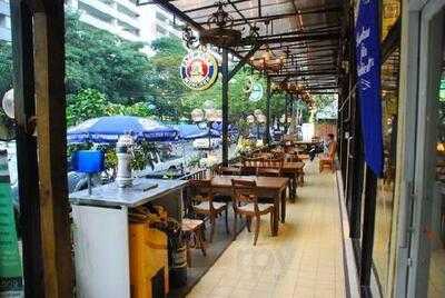 เดอะวิทช์ เรสเตอรองท์ แอนด์ ผับ