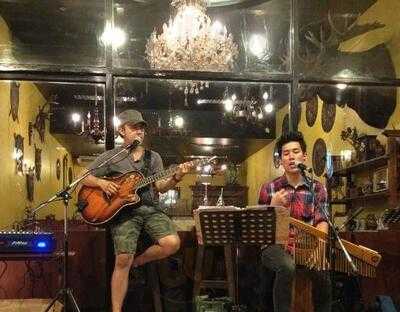 เดอะวิทช์ เรสเตอรองท์ แอนด์ ผับ