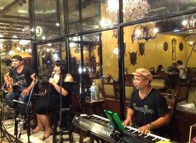 เดอะวิทช์ เรสเตอรองท์ แอนด์ ผับ