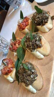 เกรย์ฮาวด์คาเฟ่ - เมกะบางนา