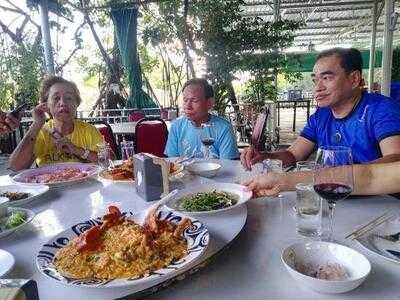 ร้านอาหาร เรืองฤทธิ์ซีฟู้ด