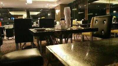 Moments Restaurant @ The Aetas Hotel