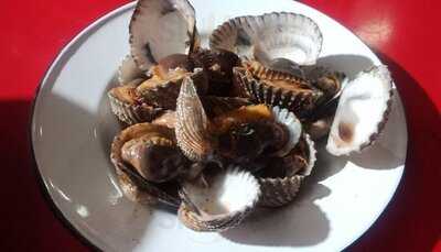 สืบ กุ้งอบ