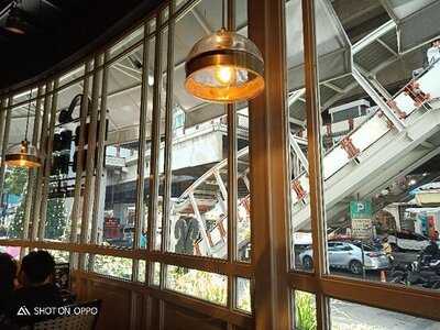 Kub Kao Kub Pla - Ari