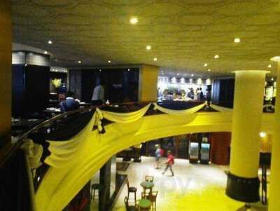 ห้องอาหาร ระเบียงทอง