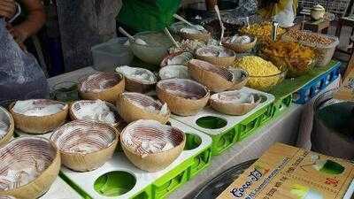 ไอศกรีมกะทิในมะพร้าว